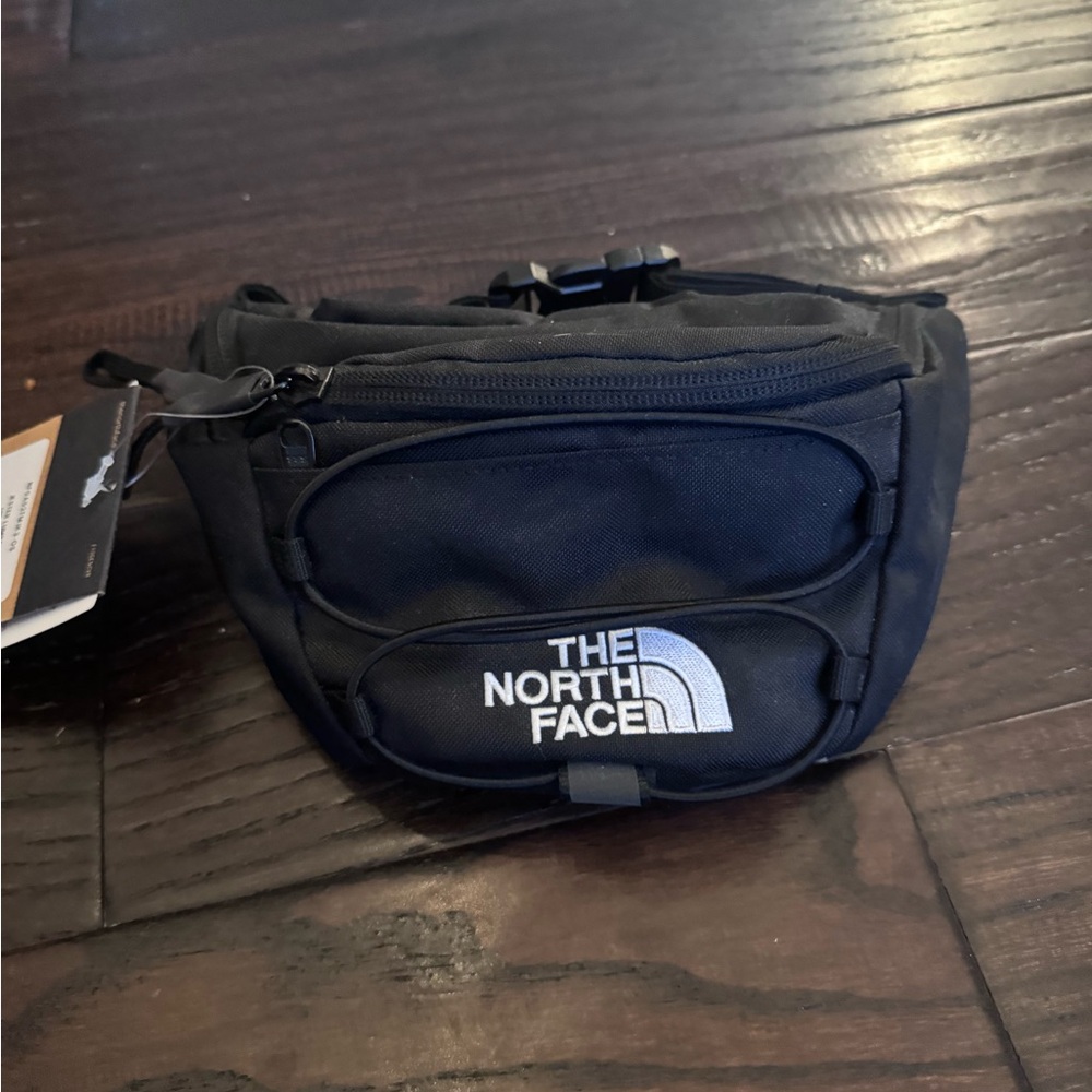 North face fanny pack never used!